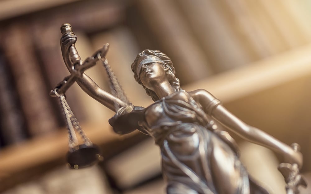 正义女神雕像特写